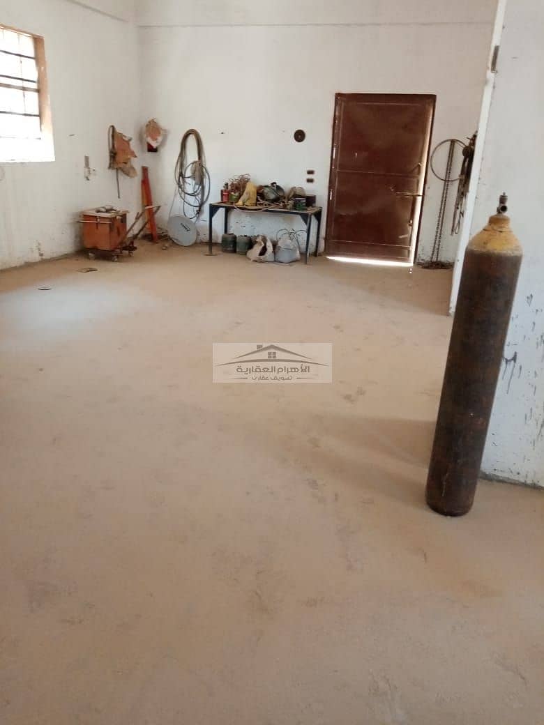 Concrete warehouse for rent in Shorouk City, 600 sq m. - Mehr