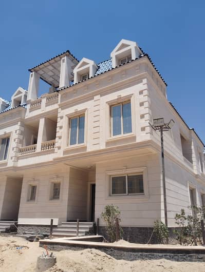 توين هاوس 4 غرف نوم للبيع في العبور، القاهرة - توين هاوس في كمبوند تراث، مدينة العبور 4 غرف 335 م2
