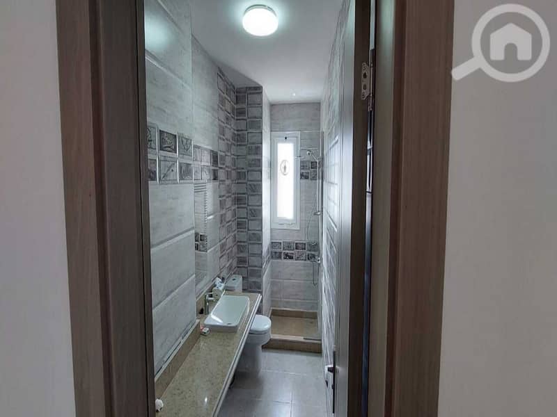 11 221d8ed5-e221-435f-b021-d25898a67908. jpg