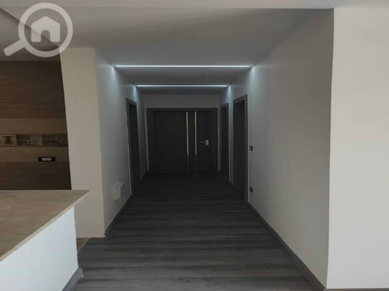 12 6d4c3ed4-1800-42d1-8600-c81bd4cfe906. jpg