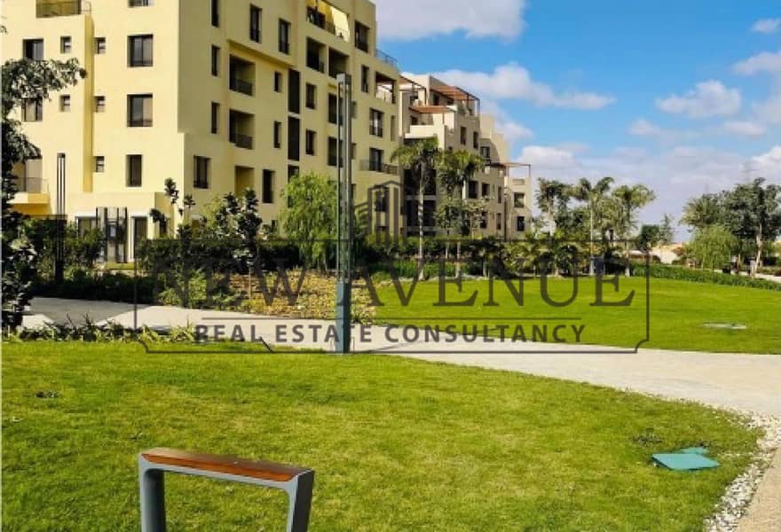 Penthouse with Private Roof for Sale with Open View Overlooking Landscape in Owest By Orascom - 5% Downpayment and rest over 10 Years - Widok 3