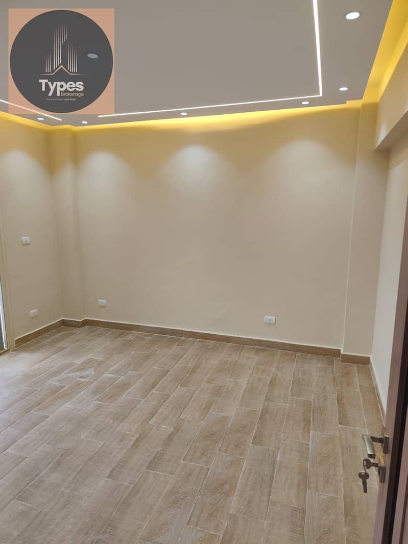 174 sqm apartment for sale in El Khamael Compound, Sheikh Zayed. Ultra Super Lux finishing, 3 bedrooms, prime location, ready to move in. - Mehr