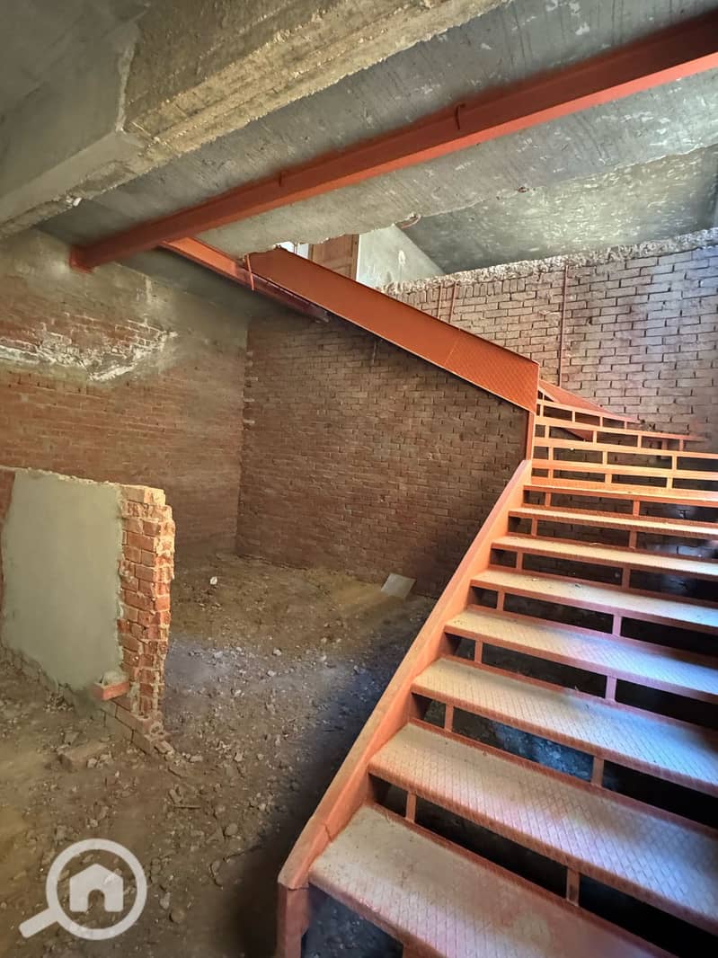 Duplex for sale, semi-finished, in Al Yasmin 2, immediate occupancy, 300 meters + 115 meters garden, electricity and water meters available, natural g - Ansicht 6