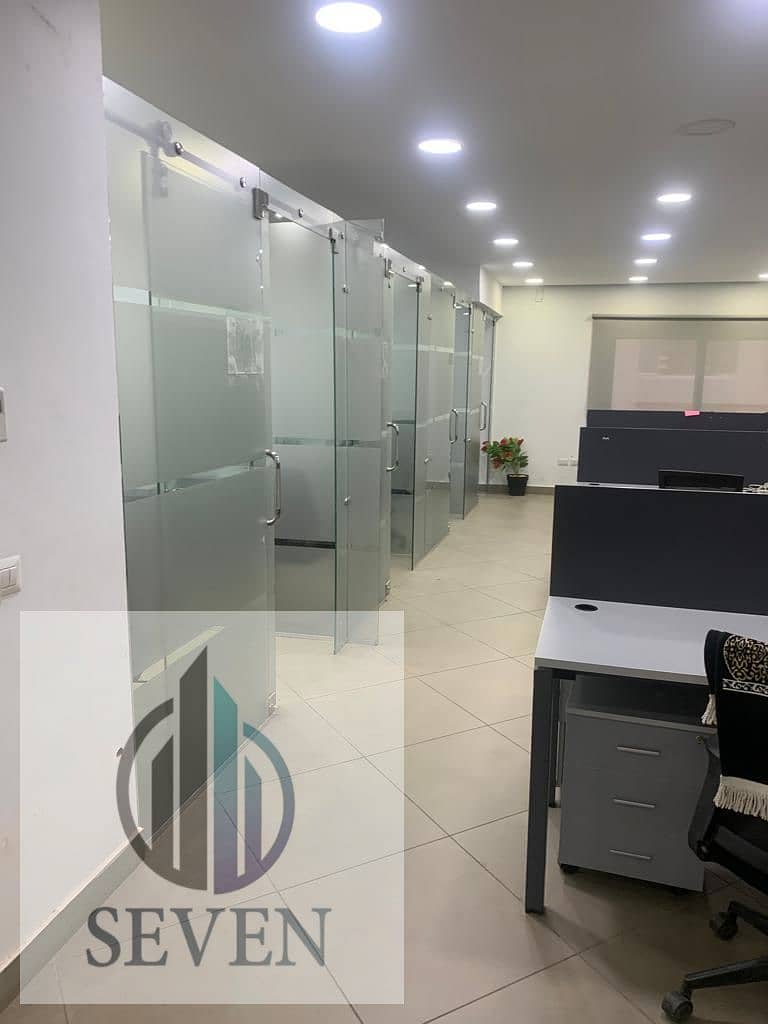 Administrative office for rent, 500 sqm, licensed, fully furnished, Bavaria Town Prime Towers, prime location for major companies, Maadi Ring Road. - Więcej