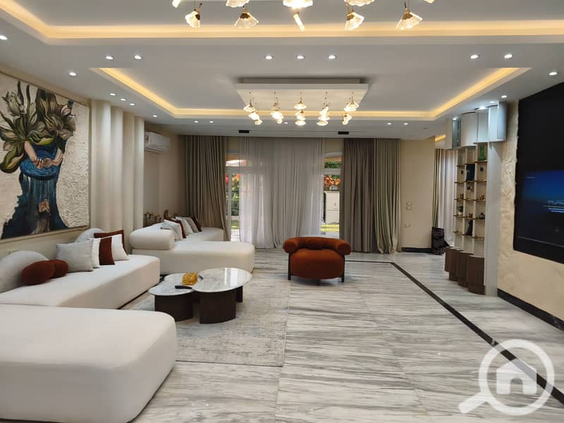 For Rent – Fully Furnished Villa in Madinaty A luxurious first-occupancy villa with full hotel-style furnishing and full air conditioning, ideal for upscale families and long-term rentals. Property Details: Land area: 650 sqm Built-up area: 330 sqm Bedroo - Widok 2
