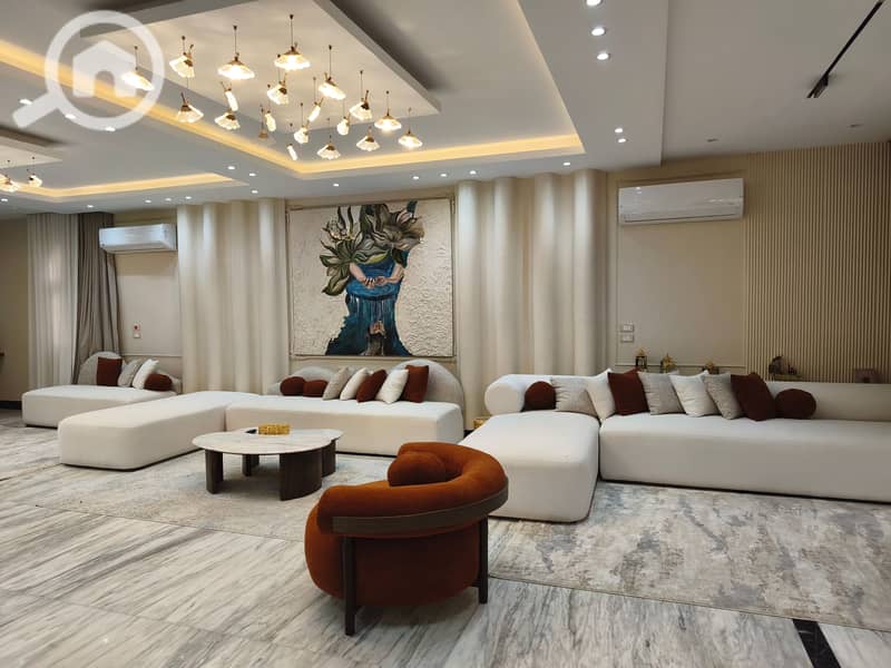 For Rent – Fully Furnished Villa in Madinaty A luxurious first-occupancy villa with full hotel-style furnishing and full air conditioning, ideal for upscale families and long-term rentals. Property Details: Land area: 650 sqm Built-up area: 330 sqm Bedroo - Widok 3