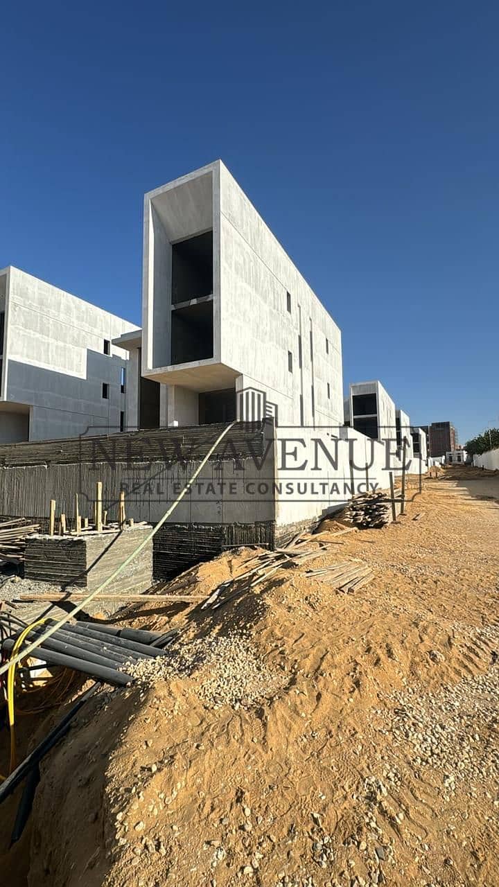 Standalone Villa with Basement in Waterway Villas Ready to move with Installments Core and shell by Water Way Development - Vista 6