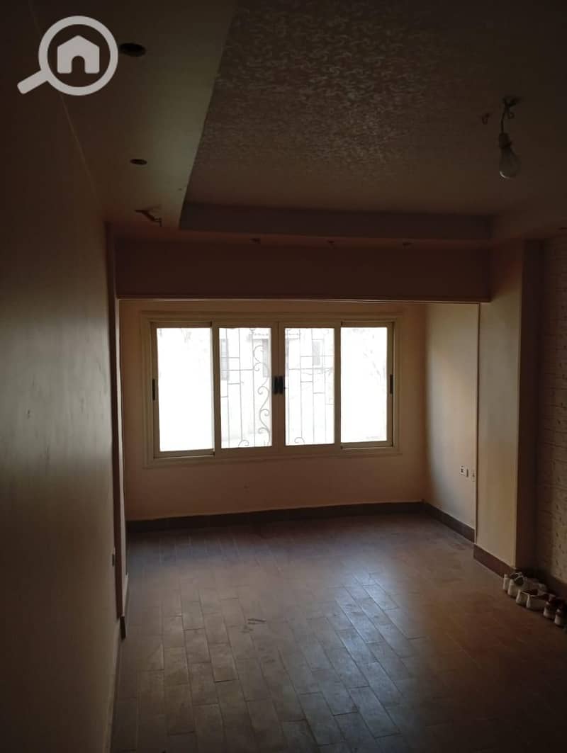 For sale in the Youth Housing in the Third Settlement, a 70m apartment on a raised ground floor, steps away from Al-Suwaidi Mosque. - Ansicht 3