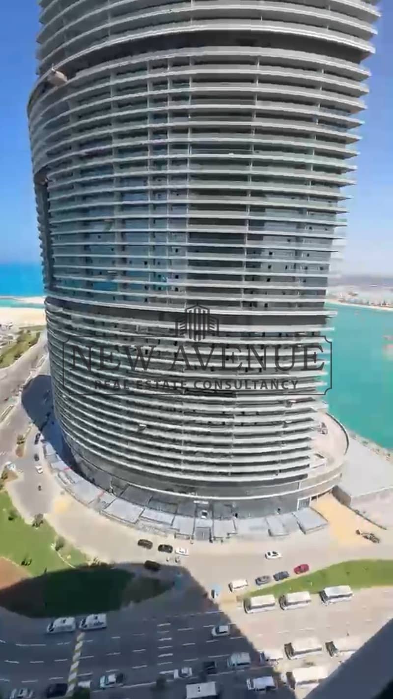 Delivered Sea and lagoon view Chalet Finished with AC in The Gate Towers New Alamein with a Large Balcony – pohled 5