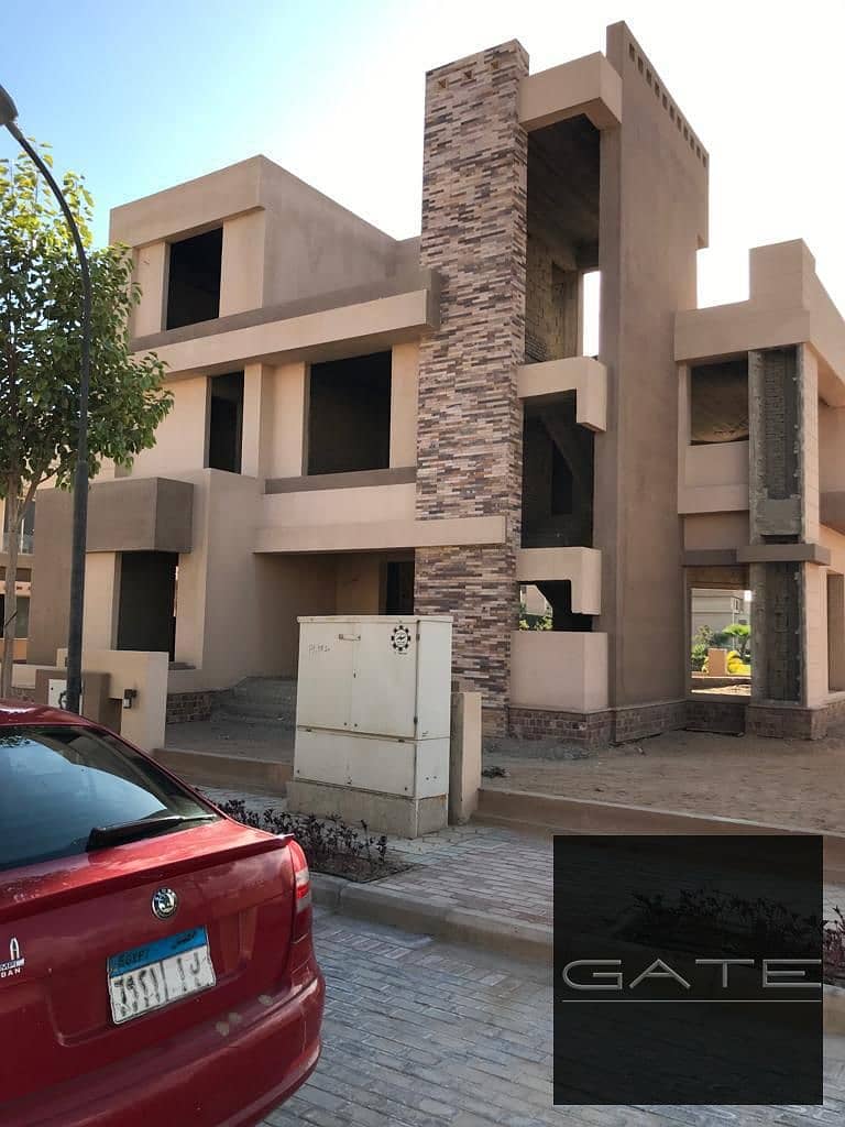 For Sale – I Villa Roof in Rios October Prime location inside the compound - fully finished - ready to move - Mehr