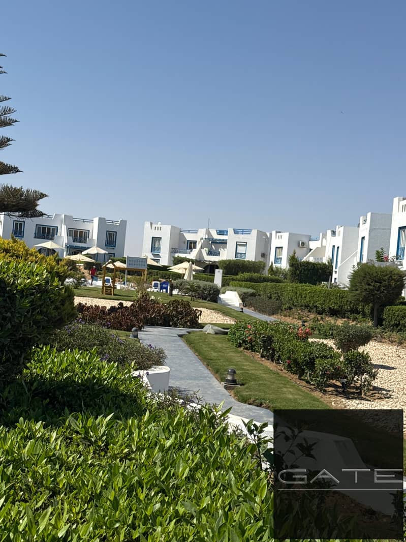 Resale – Lowest Price Ground Floor with Garden | Ready to Move | Fully Finished & Furnished in Greek Island | Full Sea View – pohled 3