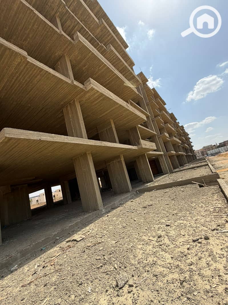 great opportunity last unit prime location with garden ground floor in jazal sheikh zayed nohza street 5% downpayment up to 10 years installments - Więcej
