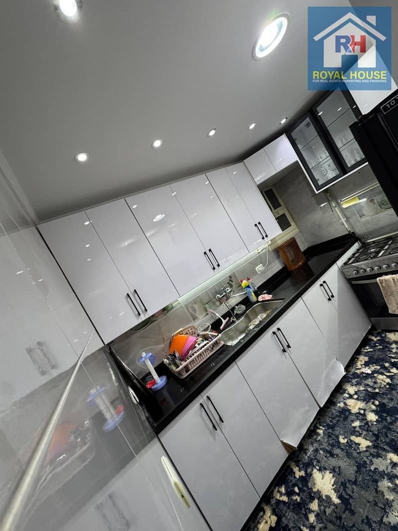 Luxury apartment for sale with a net area of 150 square meters in a prime location on a street parallel to Toman Bay Street in Eastern Zaitoun Gardens. - Ansicht 4