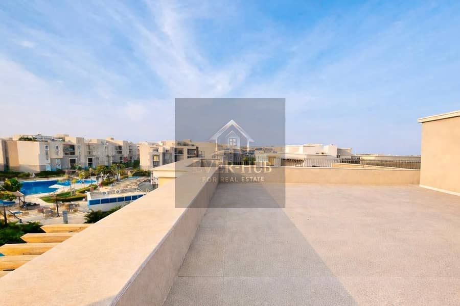 Penthouse in October plaza Sodic Very Prime location with two water features views ( right & left ) from the roof & balcony - Meer