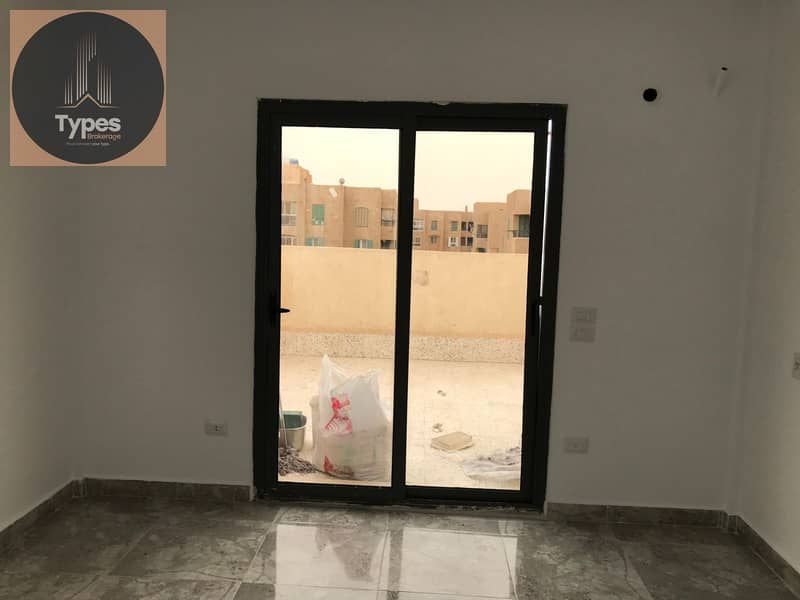 A fully finished and ready-to-move-in penthouse for sale in Tala Compound, 6th of October City. Immediate delivery. - Widok 6