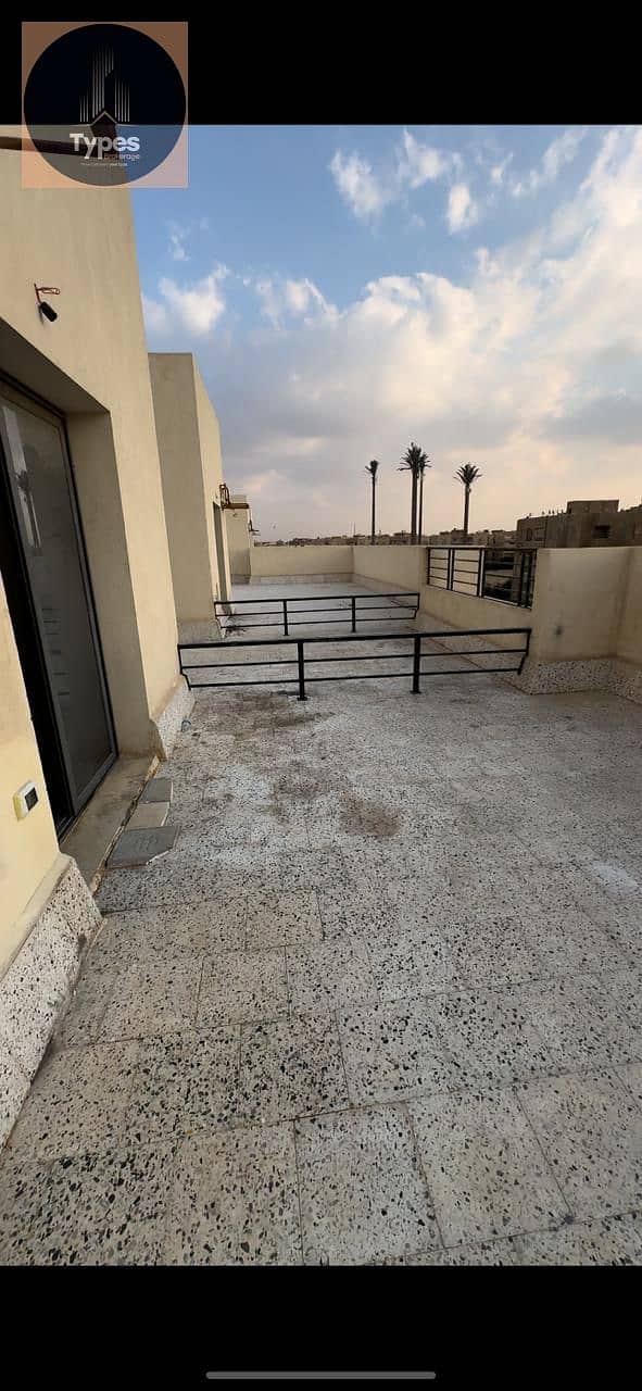 A fully finished and ready-to-move-in penthouse for sale in Tala Compound, 6th of October City. Immediate delivery. - Więcej