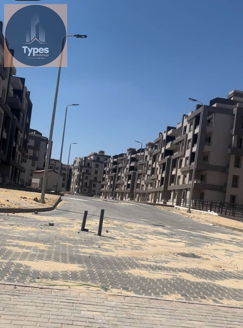 Ground floor apartment for sale in, Cairo University compoud, 178 meters with a 97 meter garden 3 bed,3 bath - Więcej