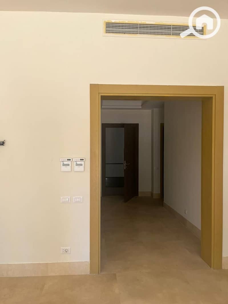 Prime finished apartment in Beverly Hills Allegria by Sodic , in the best location in Sheikh zayed city - Widok 2