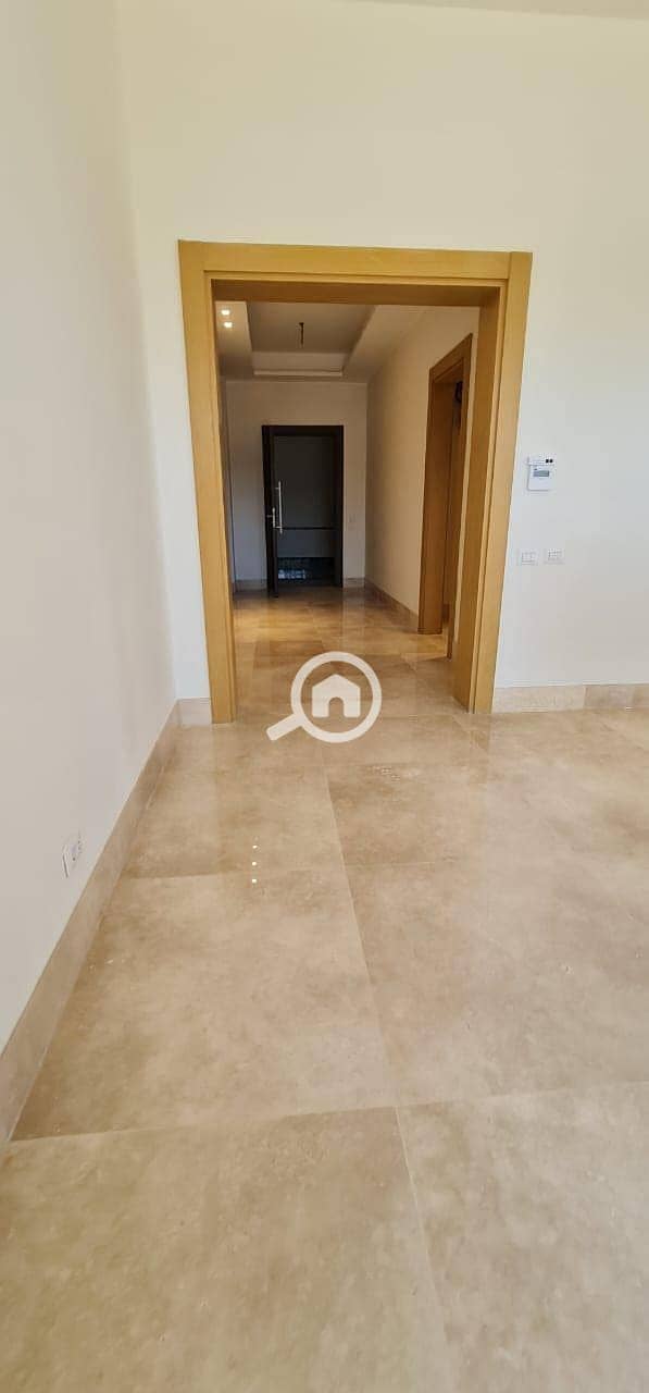 Prime finished apartment in Beverly Hills Allegria by Sodic , in the best location in Sheikh zayed city - Widok 3