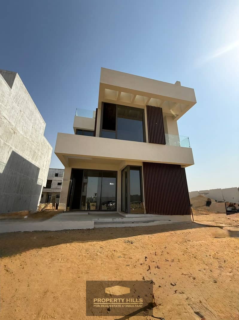 Panorama View Townhouse Villa with Hydepark in a very prime location in front of Palm Hills and next to Al-Sayd Club - Widok 6