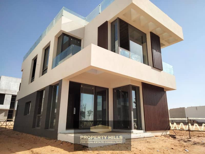 Panorama View Townhouse Villa with Hydepark in a very prime location in front of Palm Hills and next to Al-Sayd Club - Więcej