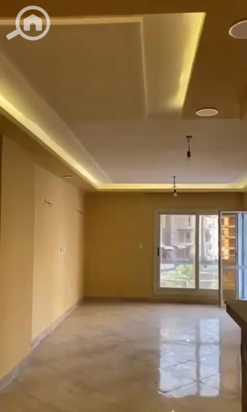 For sale in Dar Misr Al Qarnafel, First Settlement, 150m² apartment with garden view, ground floor, ultra super lux – pohled 2