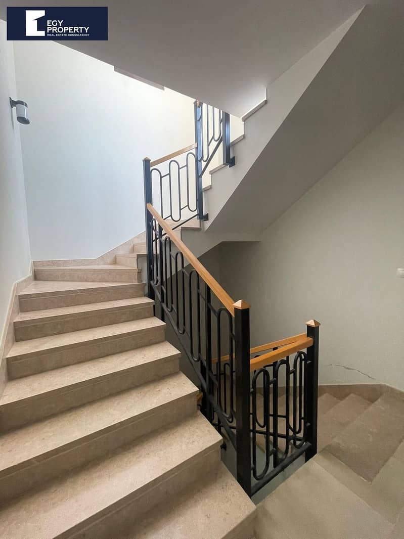 Villa 2nd row on golf For Sale in Marassi Fully Finished with very prime location - Ansicht 4