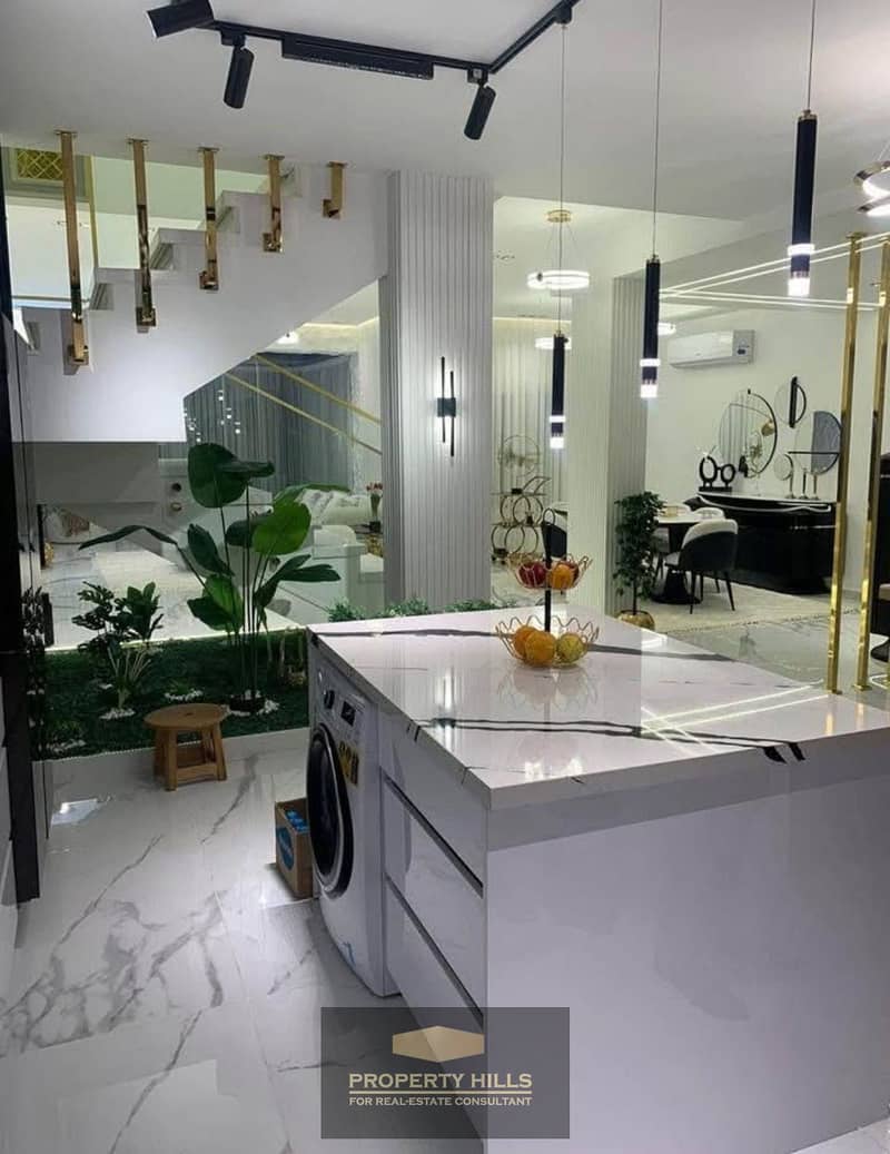 Receive a large independent villa at a bargain price next to Emaar in Sheikh Zayed. - Mehr