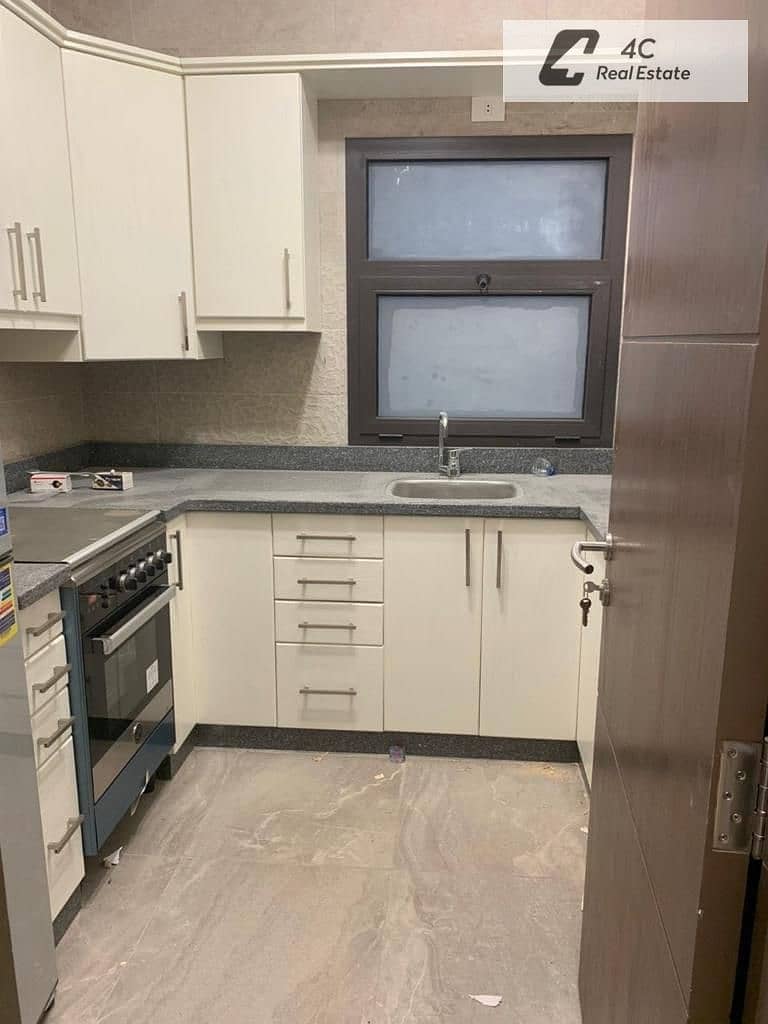 Apartment ready to move resale below market price 175 sqm 3 bedrooms in Fifth Square New Cairo near Golden Square and 90 Street for sale - Widok 6