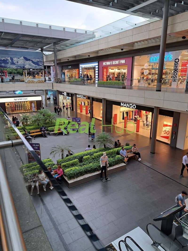 Hypermarket in a prime New Cairo location at one of the lowest commercial prices per square meter, serving a high-density residential area. - Widok 2