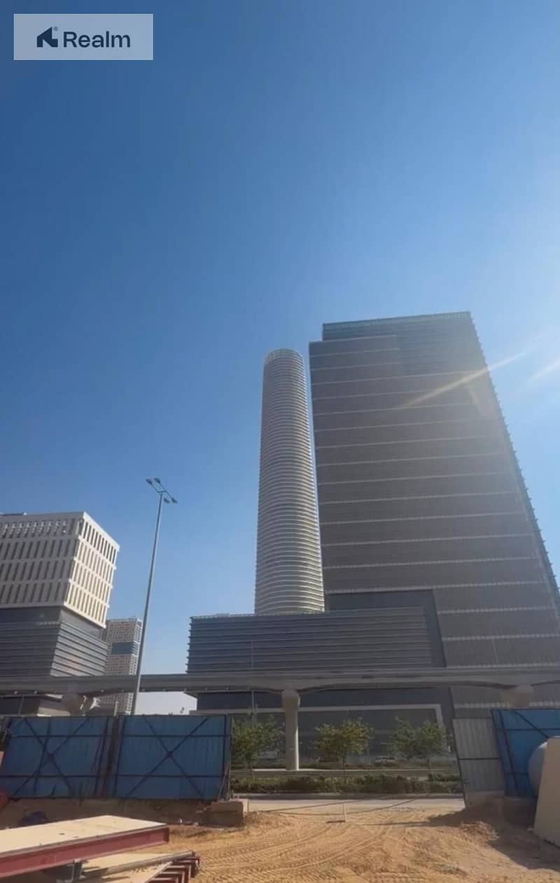 Service apartment in front Iconic Tower Direct and installments for up to 15 years - Ansicht 5