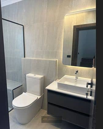 For rent: A distinctive townhouse villa within Kayan Compound – Sheikh Zayed, with a direct view of the open landscape, featuring ultra-super-luxuriou - Ansicht 4