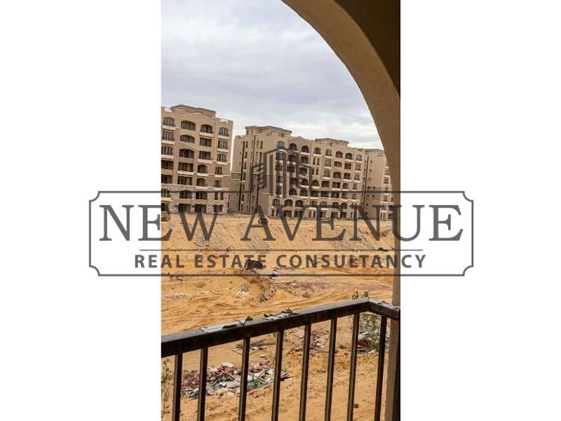 Duplex roof 4 bedrooms with big roof prime location ready to move in Green square compound - Ansicht 4
