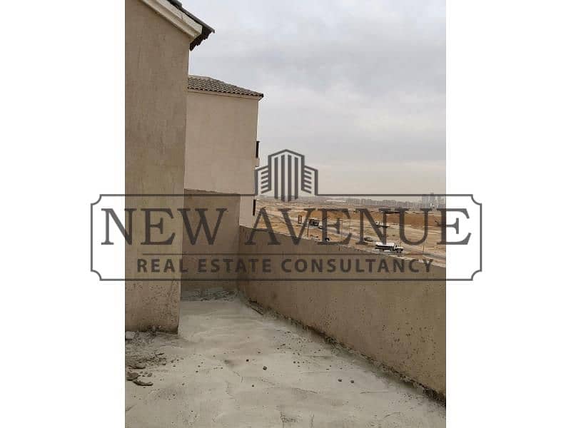 Duplex roof 4 bedrooms with big roof prime location ready to move in Green square compound - Mehr