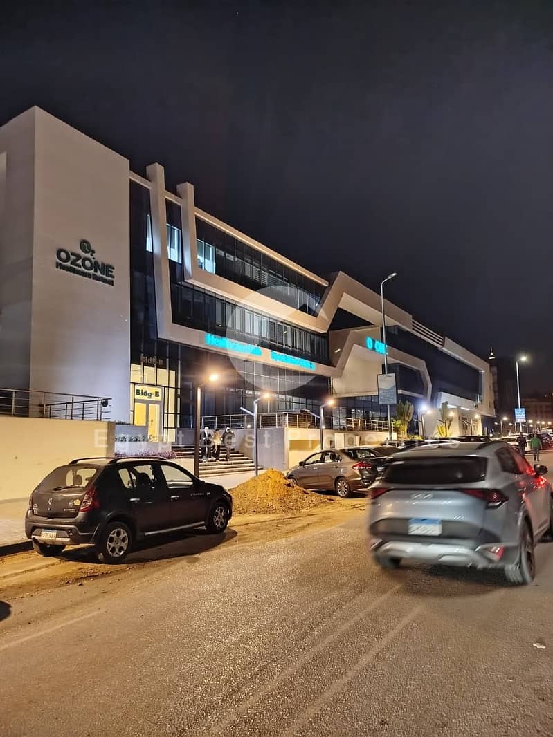 Invest in a Ready-to-Operate Medical Clinic in New Cairo, Featuring Premium Finishing, Included ACs, and Flexible Installments Up to 48 Months. - Więcej