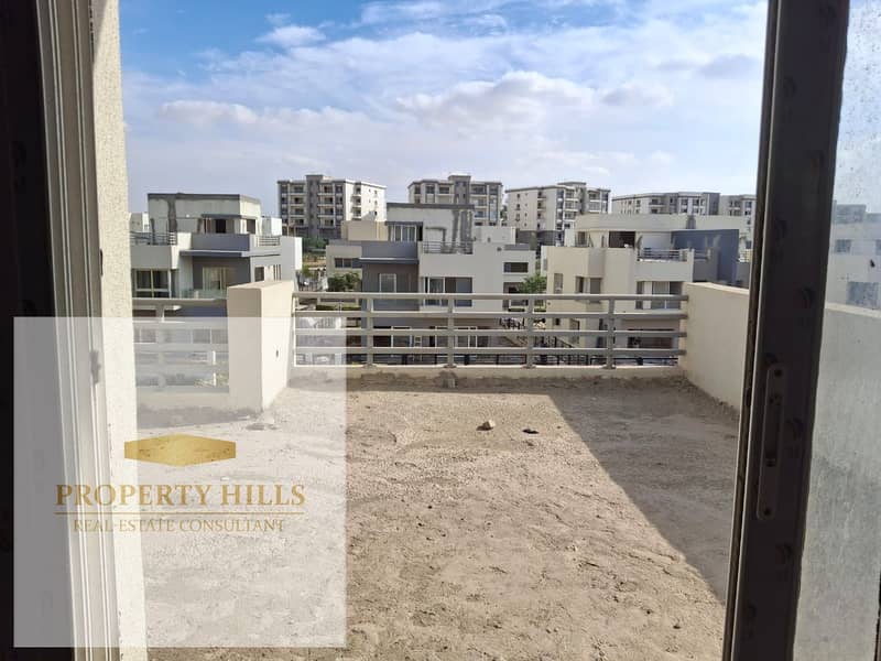 Resale Townhouse Villa 281 sq m in Hyde Park Compound 3 Bedrooms Prime Location Special Price Fifth Settlement near the American University New Cairo - Więcej