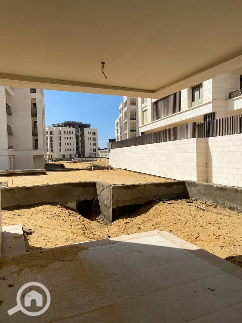 Ground floor apartment for sale with a garden in Katameya Creeks compound - Widok 3
