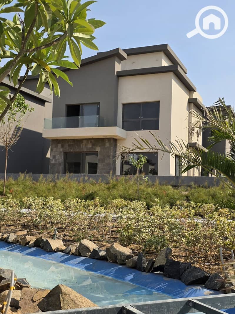 With a down payment of 340,000, a townhouse villa is for sale in IL CAZAR Park Site on the Green River next to La Vista City and Palm Hills, with inst - Ansicht 3