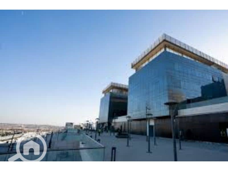Office in a prime location for sale with installments Ready To Move in Etapa Square, City Edge, El Sheikh Zayed . . . . . . . . - Widok 2