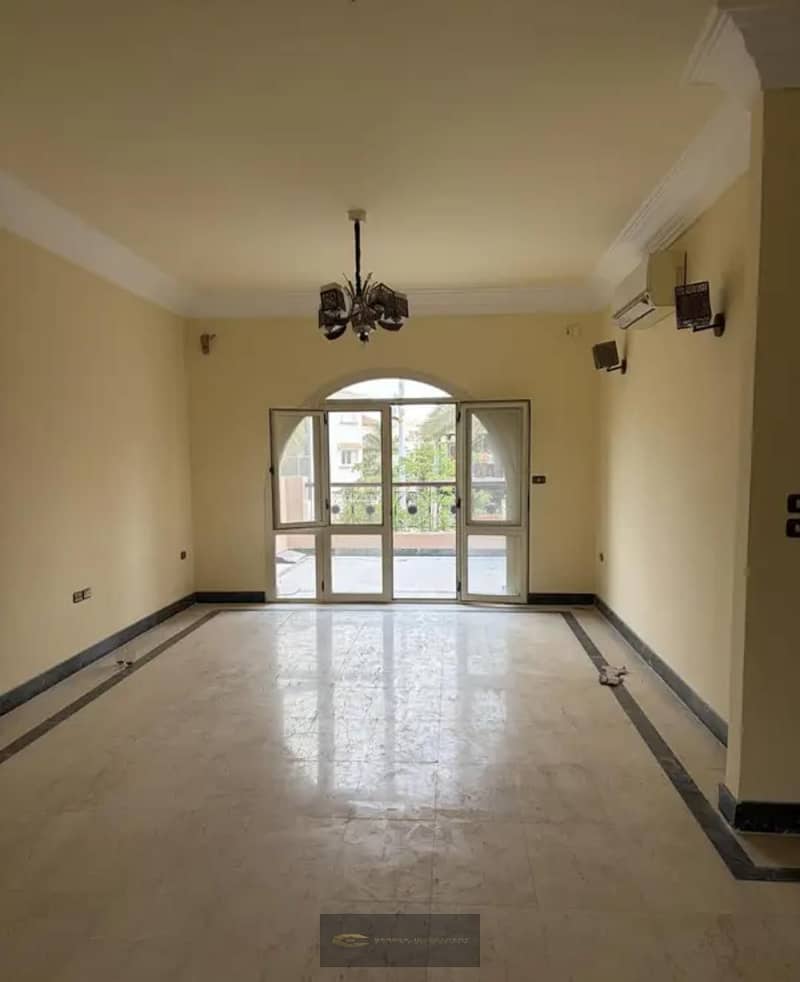 A distinctive corner villa for rent in Royal City Compound – Sheikh Zayed. 6 bedrooms, 6 bathrooms, 2 master bedrooms with ensuite bathrooms. - Widok 4