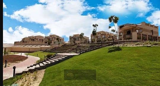 A distinctive corner villa for rent in Royal City Compound – Sheikh Zayed. 6 bedrooms, 6 bathrooms, 2 master bedrooms with ensuite bathrooms. - Więcej