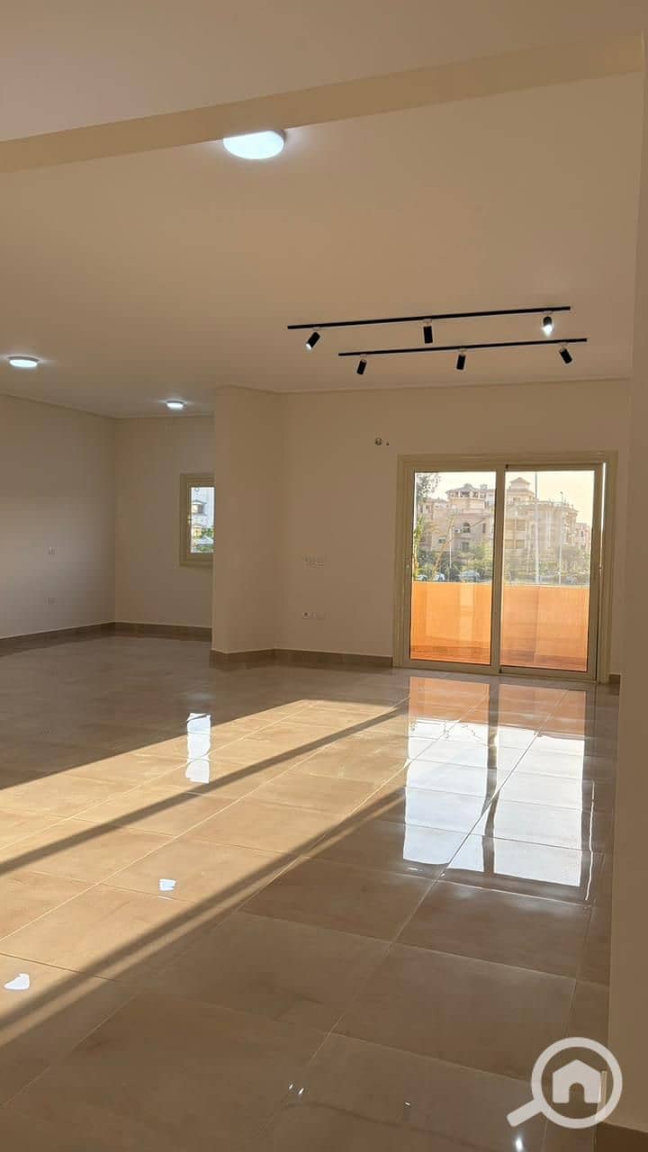 Apartment for rent in Al Yasmin 8 - First Settlement, on the main street, 240 meters, ultra super lux finishing - Widok 2