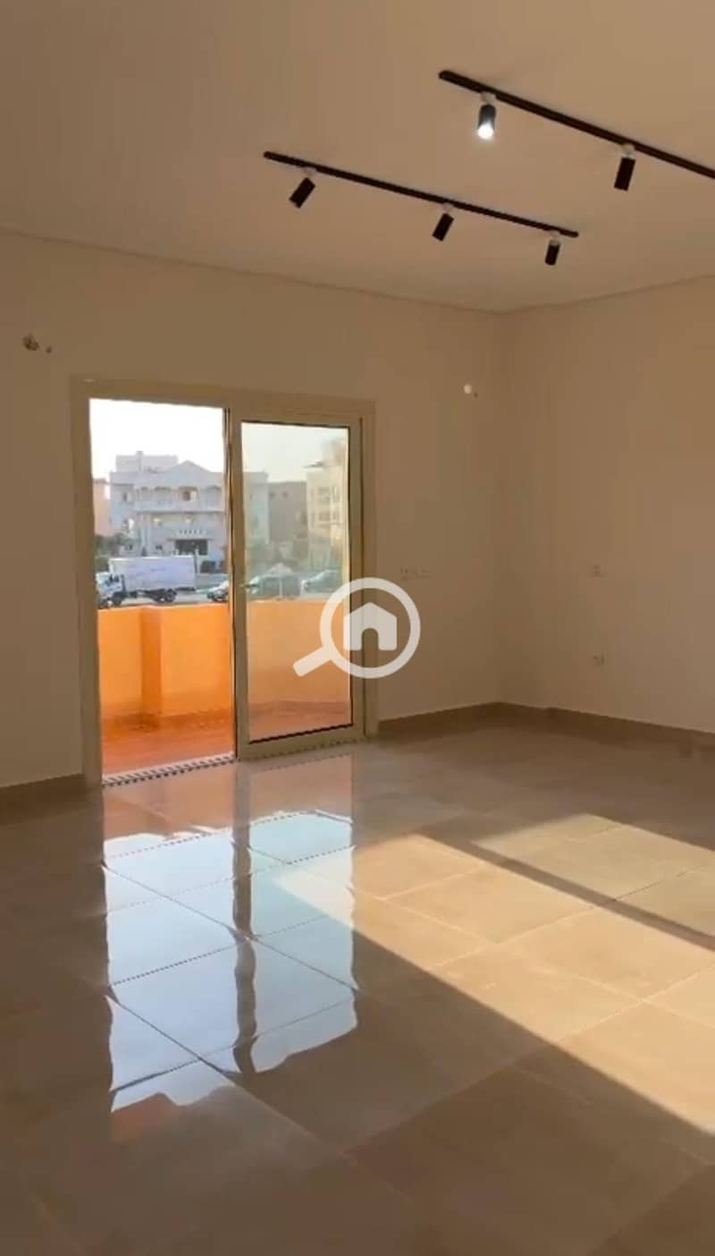 Apartment for rent in Al Yasmin 8 - First Settlement, on the main street, 240 meters, ultra super lux finishing - Widok 3