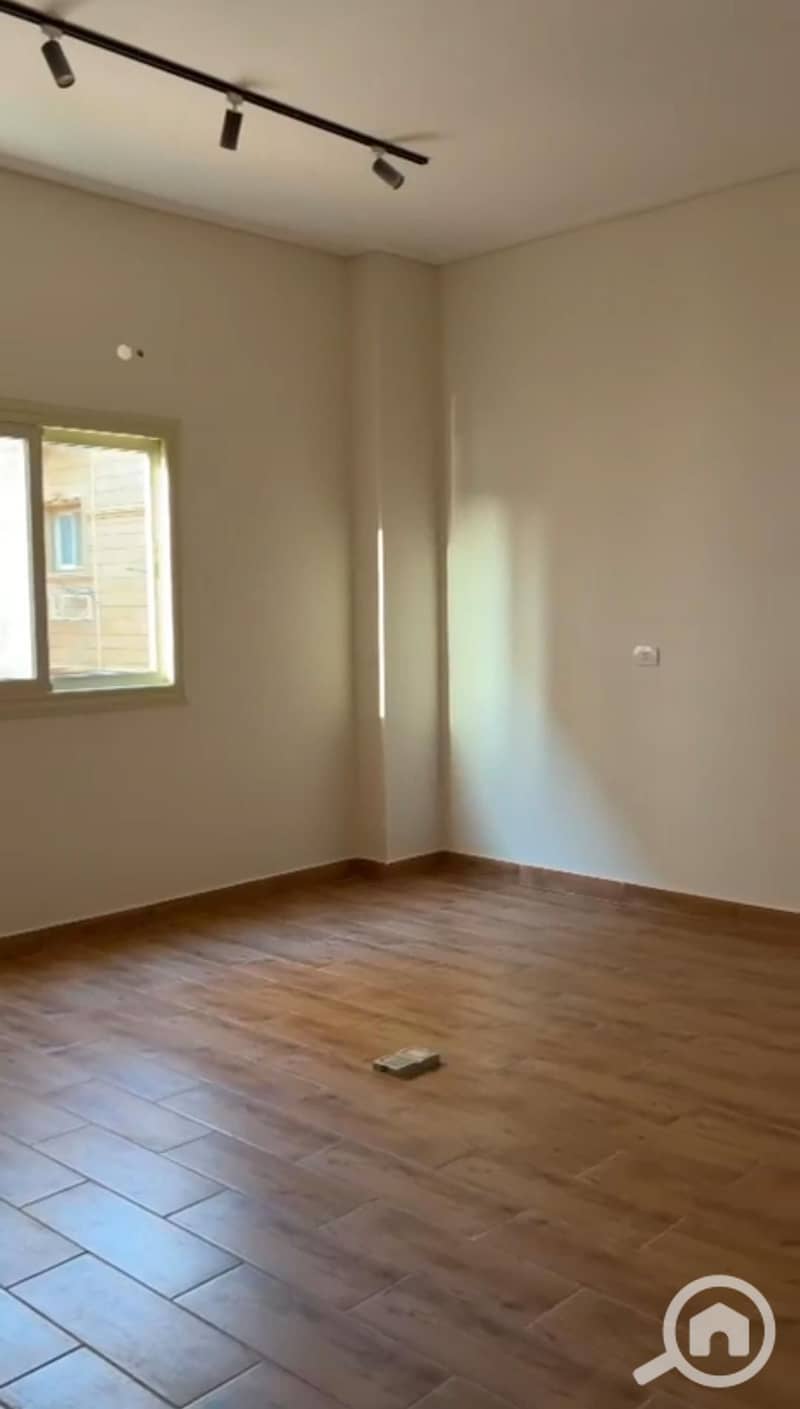 Apartment for rent in Al Yasmin 8 - First Settlement, on the main street, 240 meters, ultra super lux finishing - Więcej