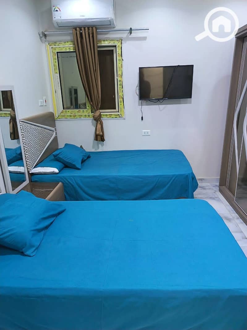 6 October, the first neighborhood, steps to the parking and the exclusive and the university, steps to Mall of Egypt, a third of an hour to Hyper and Zaid. – další