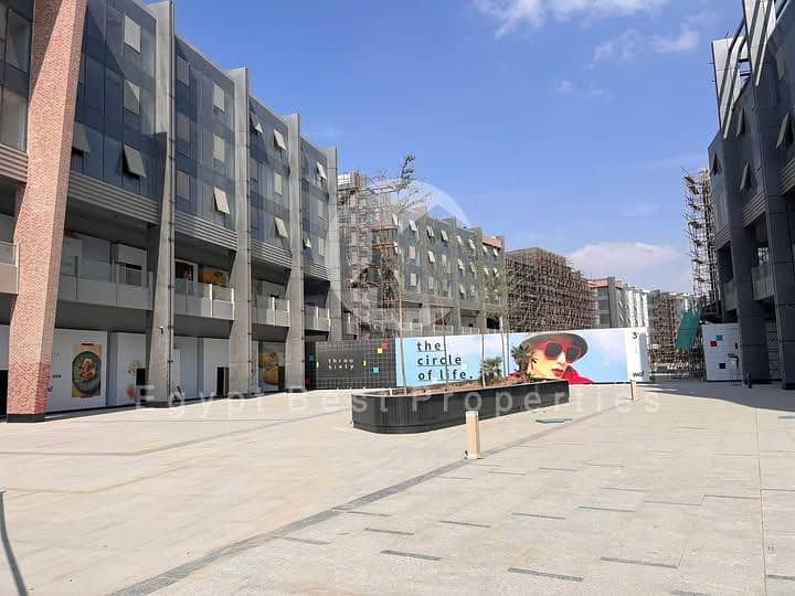 Commercial Shop 56m Delivered Prime Location for sale in Three Sixty in New Cairo by LMD - Ansicht 3