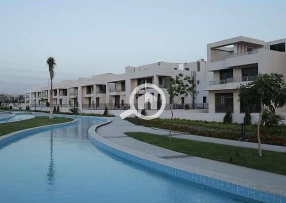 Townhouse villa for sale, ready to move, in Lake West 2 Compound, Sheikh Zayed, in front of Beverly Hills - Widok 4