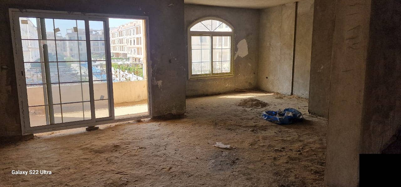 اى فيلا بسعر لقطة للبيع بكمبوند مميز فى التوسعات الشمالية - أكتوبر - Widok 2