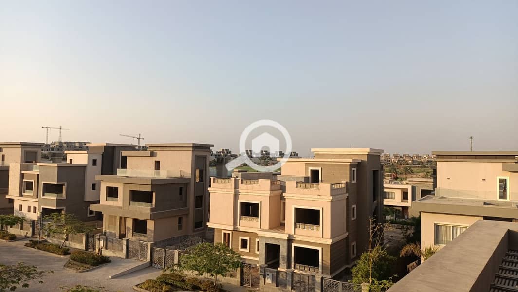 Townhouse corner 6 bedrooms in New Giza Ivory Hill phase prime view – pohled 5