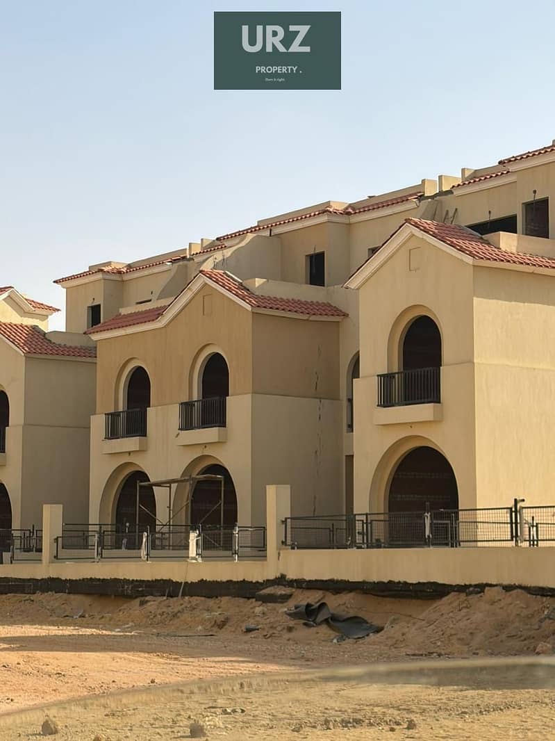 Town House Villa for sale amazing view compound connecting Mostakbal City and New Cairo near Privado Madinaty close to Palm Hills New Cairo - Widok 2